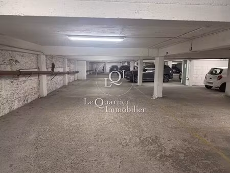 à vendre – parking en sous-sol (-2) – métro charles michels – fort potentiel d’investissem