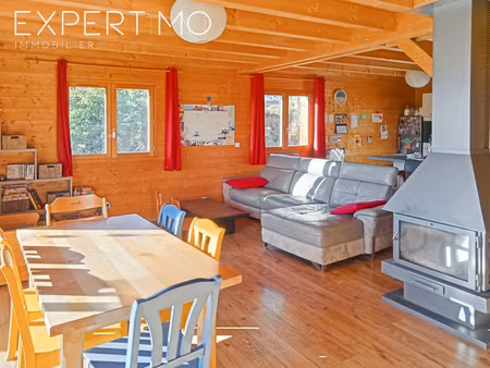 superbe chalet  grand terrain et vue dominante et degagee !