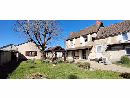 maison de 137 m2 sur terrain d'environ 720 m2 avec double ac