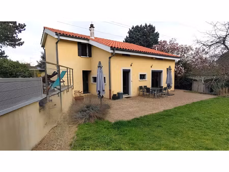 maison avec piscine au calme dans un quartier recherché