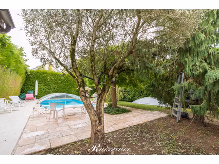 maison bourgeoise t6 au calme avec piscine à dijon