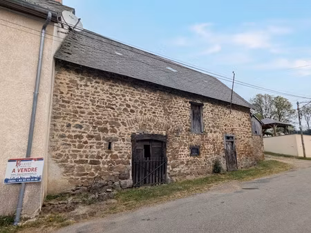 ancienne grange dans hameau calme