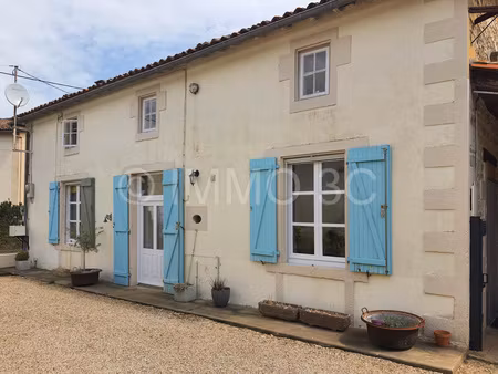 belle maison en pierres avec terrain
