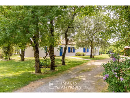 maison avec piscine dans son parc de 2 6 hectares
