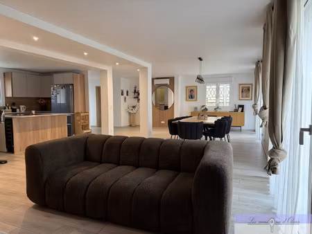 maison familiale180m2  5 chambres  face au parc des sports