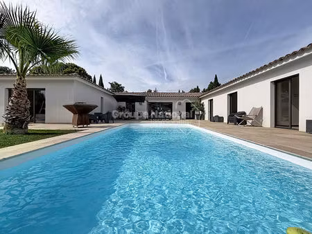 villa 227 m2 terrain 1342m² piscine