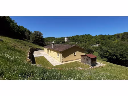 maison sur un terrain de 5130m2 avec vue unique!