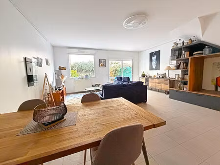 maison d'architecte contemporaine avec jardin et terrasse