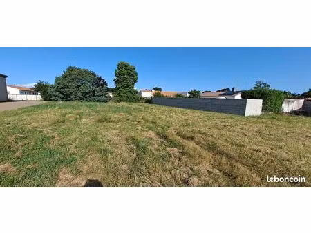 751m2 de terrain à saisir à commequiers : libre de constructeur