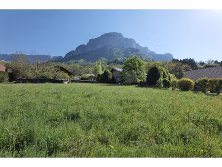 terrain à bâtir d'une surface de 885m2