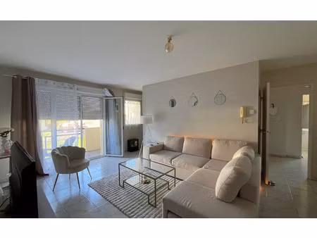 location appartement  m² t-2 à niort  650 €