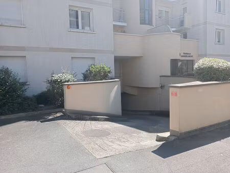 location parking / box 1 pièce  alfortville