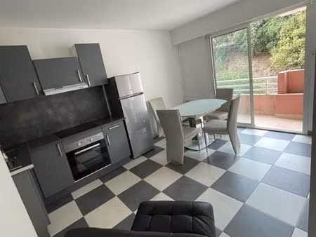 particulier propose à la location deux pièces menton