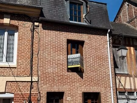 maison de ville deux pièces + grenier et stationnement pour 1 véhicule