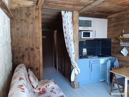 studio meublé et équipé terrasse en rez de jardin20 m2