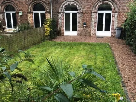 appartement t3 75 m² rez-de-jardin avec jardinet privé