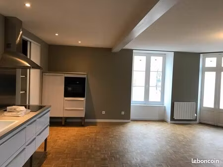 2 logements t3 a louer vivonne centre  juin et juillet 650 ou 600 hc