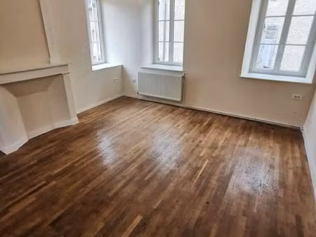 appartement t2  centre ville  non meublé  jardin