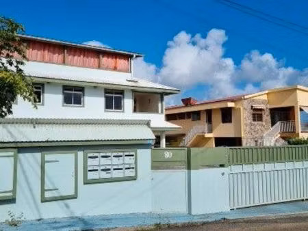 studio terreville schoelcher bien équipé bien ventilé sans vis à vis dans résidence sécuri