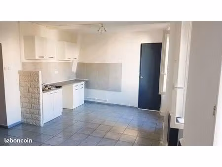 loue grand et beau t2 de 45m² et terrasse