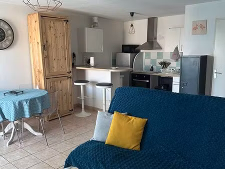 t2 rénové avec terrasse & parking – 50 m²