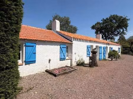 vente longère et corps de ferme à saint-urbain (85230) : à vendre / 139m² saint-urbain