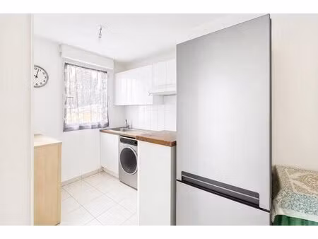 appartement loué 1 pièce avec balcon et piscine