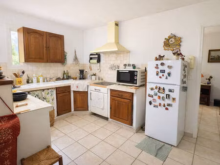 cucuron  appartement t2 avec garage