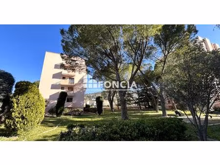 appartement t5 avec balcon et cave – beau potentiel