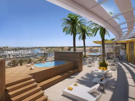 le haut de gamme s'invite dans ce duplex de plus de 87 m² au sein du village naturiste du 