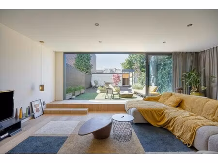 unieke stadswoning met terras  atelier en garage te koop