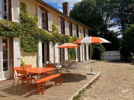 la maison des pimolles. a l'orée du village de mézilles à 1h45 de paris et 3 h15 de lyon. 