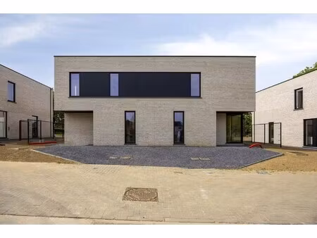 instapklare nieuwbouwwoning met 3 slpk’s (lot 9) in millen – riemst