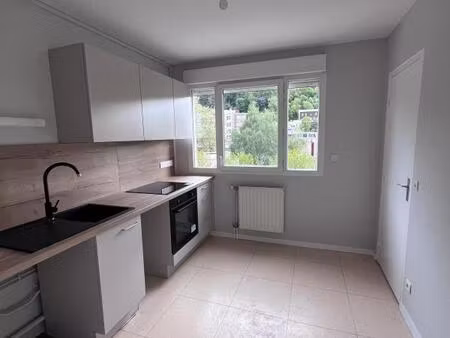bel f3 rénové avec garage et balcon
