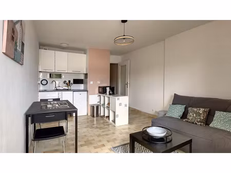 studio meuble avec parking proche tram avenue alco