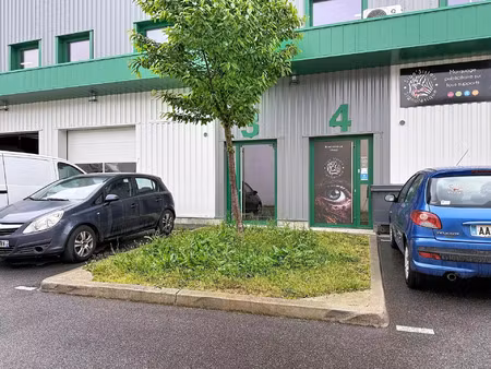 location local commercial 154 m2 à saint-quentin-fallavier