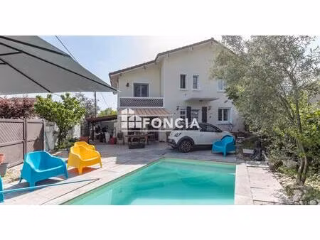 maison t5 avec piscine à proximité du centre de tarbes