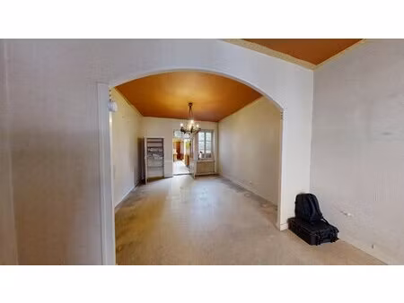 exclusivite maison cinq chambres a renover
