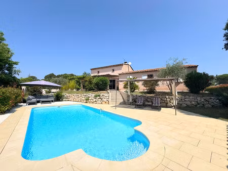 a vendre 84120 pertuis maison type 6 pieces d'environ 167m² avec double garage  piscine et