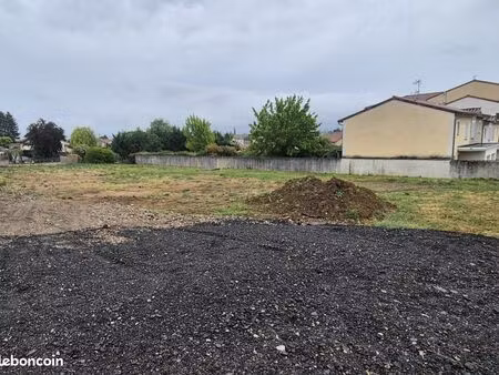 terrain 833 m² mours saint eusebe