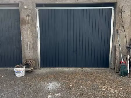 garage fermé sec bon volume