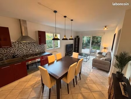 t2 43m2 meublé en rez-de-jardin  avec 2 places de parking et cave