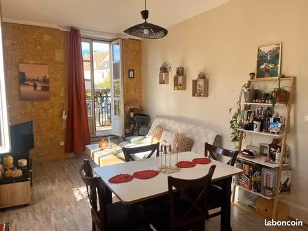 appartement t3 lumineux 70 m² avec cachet – centre de gourdon – 560 cc
