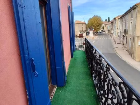 à louer – t2 lumineux avec balcon au cœur de puisserguier