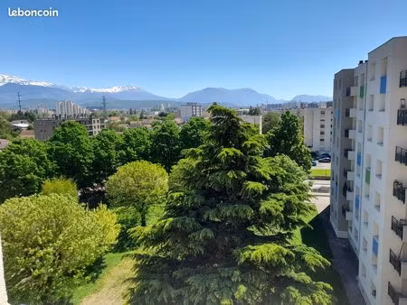 a louer (colocation possible) t4 transformé t3 climatise proche école/lycée/bts et transpo