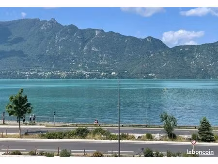 t2 rénové haut de gamme – vue lac – clim – parking – cave