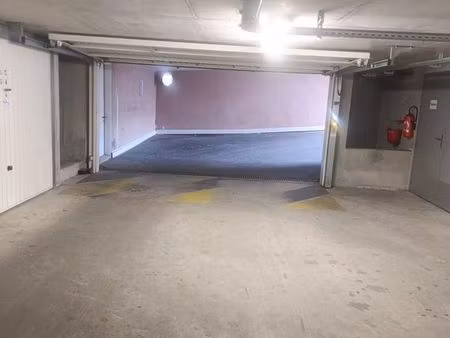 location garage 200 euros/mois