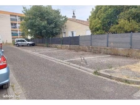 location parking extérieur libourne