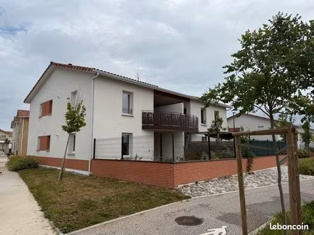 t2 avec jardin et 2 places de parkings