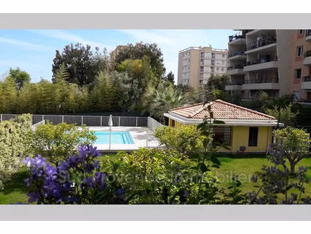location parking 18 m² à antibes (06600)  120 €